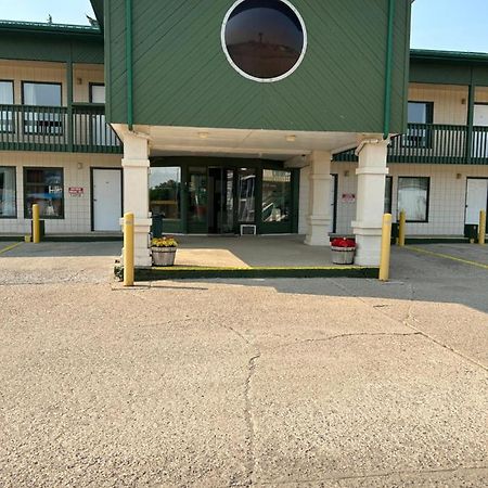 Goodknight Inn ロイドミンスター エクステリア 写真
