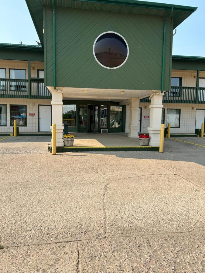 Goodknight Inn ロイドミンスター エクステリア 写真